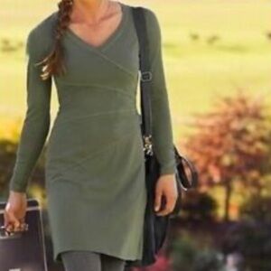 Athleta Sunburst Nectar V-Neck Popover Dress, Size Medium.